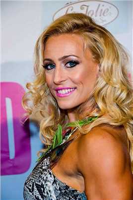 海滩救护队Surfer beach babe