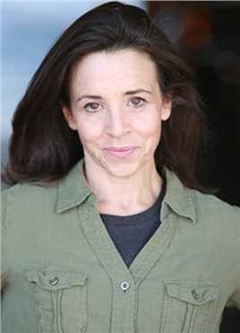 葛洛利亚·贝尔苏珊娜