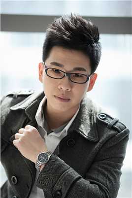 破茧的扮演者是张春龙