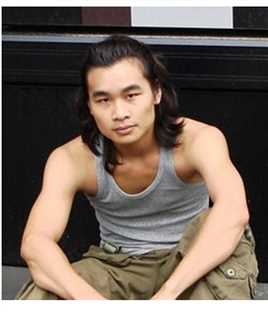 大象席地而坐黄牛