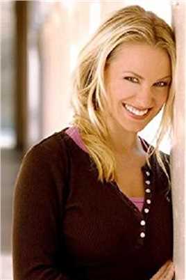 杀出个太空Captain Darian Holloway