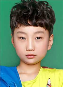 少年杨靖宇的扮演者是叶艺城