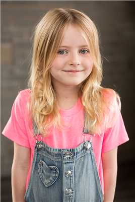 雷霆沙赞！Little Girl at Carnival