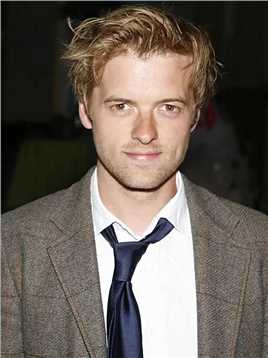 青春醉畅秋的扮演者是Adam Campbell