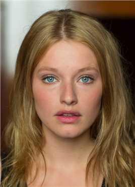 七号少年Ella-June Henrard