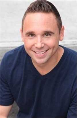 粉红豹2French Police Officer (uncredited)