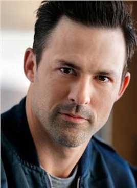 宿敌：贝蒂和琼马克西米·利安·谢尔