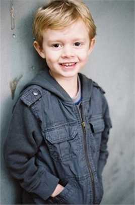 人类办事处Lucas Weller