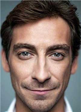 果戈里·起点的扮演者是Artyom Tkachenko