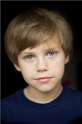 超人：钢铁之躯克拉克·肯特（9岁）