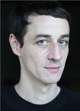 寂寞是光的扮演者是Raphaël Bouvet