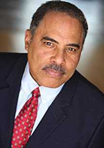 汉娜的驱魔Dr. Henry Lewis