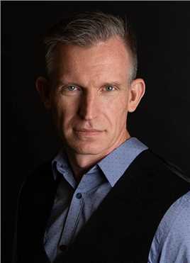 变形金刚胡子男