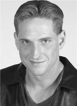 变形金刚突击队士兵 (uncredited)