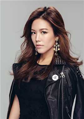 变形金刚Mandarin Blogger (uncredited)