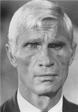 变形金刚News Stand Patron (uncredited)