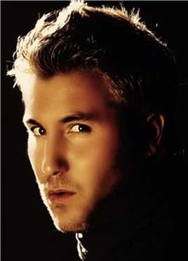 变形金刚Office Employee (uncredited)