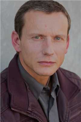 变形金刚Pilot (uncredited)