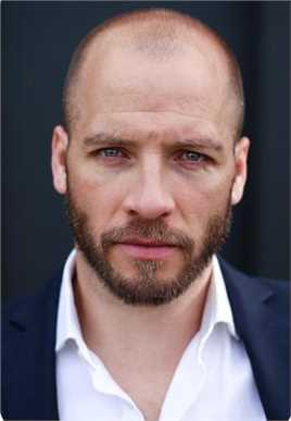 所有邪佞之人的扮演者是明格斯·约翰斯顿