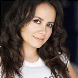 黑暗录像带的扮演者是Sara Castro