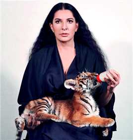 玛瑞娜·阿布拉莫维克：艺术家在场玛瑞娜·阿布拉莫维克