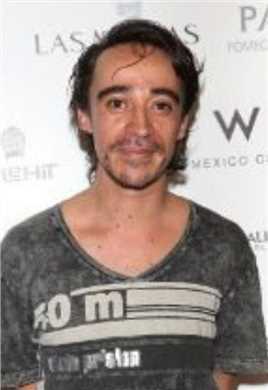 选美小姐Roberto Sosa