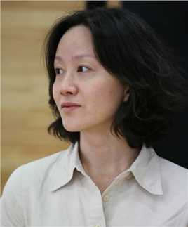 独自在夜晚的海边徐永嬅