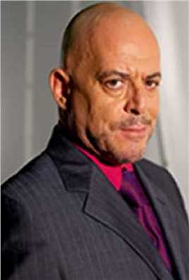 机器警察的扮演者是Robert Whitehead