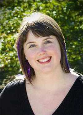 请讲普通话的扮演者是Deirdre Costello