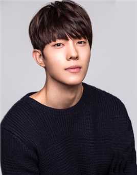 住在我家的男人洪饺子店店员