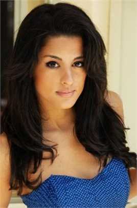 危机大逆袭Female American Reporter