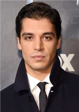 小鸟们阿达姆·阿巴扎