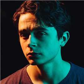 街灯亮起时第一季Brad Kirchoff