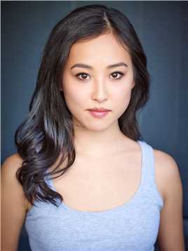 离家童盟妮可·米诺鲁