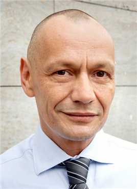 不明身份Airport Taxi Driver