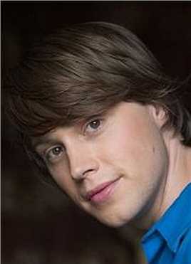 留级之王令人讨厌的精力充沛的新生