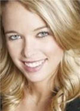 冰上的比基尼女孩的扮演者是Cindel Chartrand