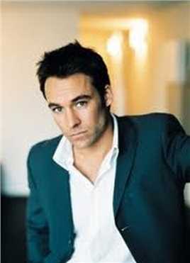 Man Liebt Sich Immer Zweimal的扮演者是马科·格林斯