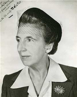 海角擒凶Lorelei (Esmeralda) (as Anita Bolster)