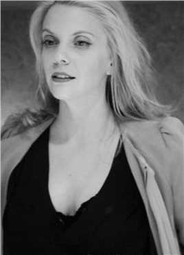 林中女妖的扮演者是Silje Reinåmo