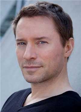 蚁群的扮演者是Kal Weber