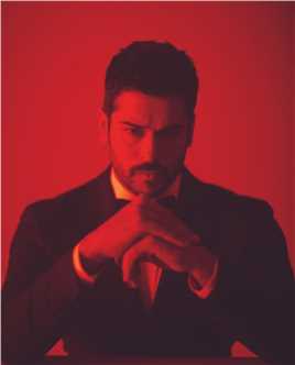 不对等的爱情的扮演者是Burak Özçivit