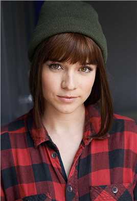 超脱的扮演者是瑞内·菲利斯·史密斯