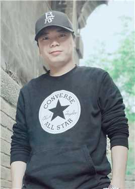 爱笑不笑第一季的扮演者是李知儒