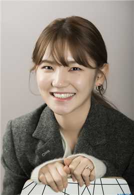 衣袖红镶边孙英姬