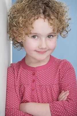 神偷奶爸3的扮演者是妮芙·沙瑞尔