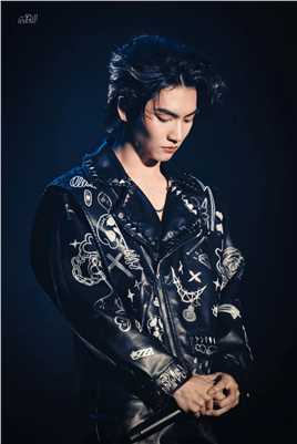 爱在空气中的扮演者是Boss Chaikamon Sermsongwittaya