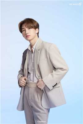 爱在空气中的扮演者是Noeul Nuttarat Tangwai