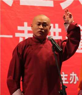 小妮扛枪男主人