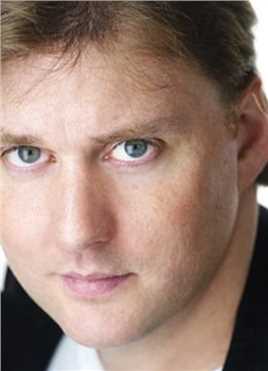 记住我Escorting Officer